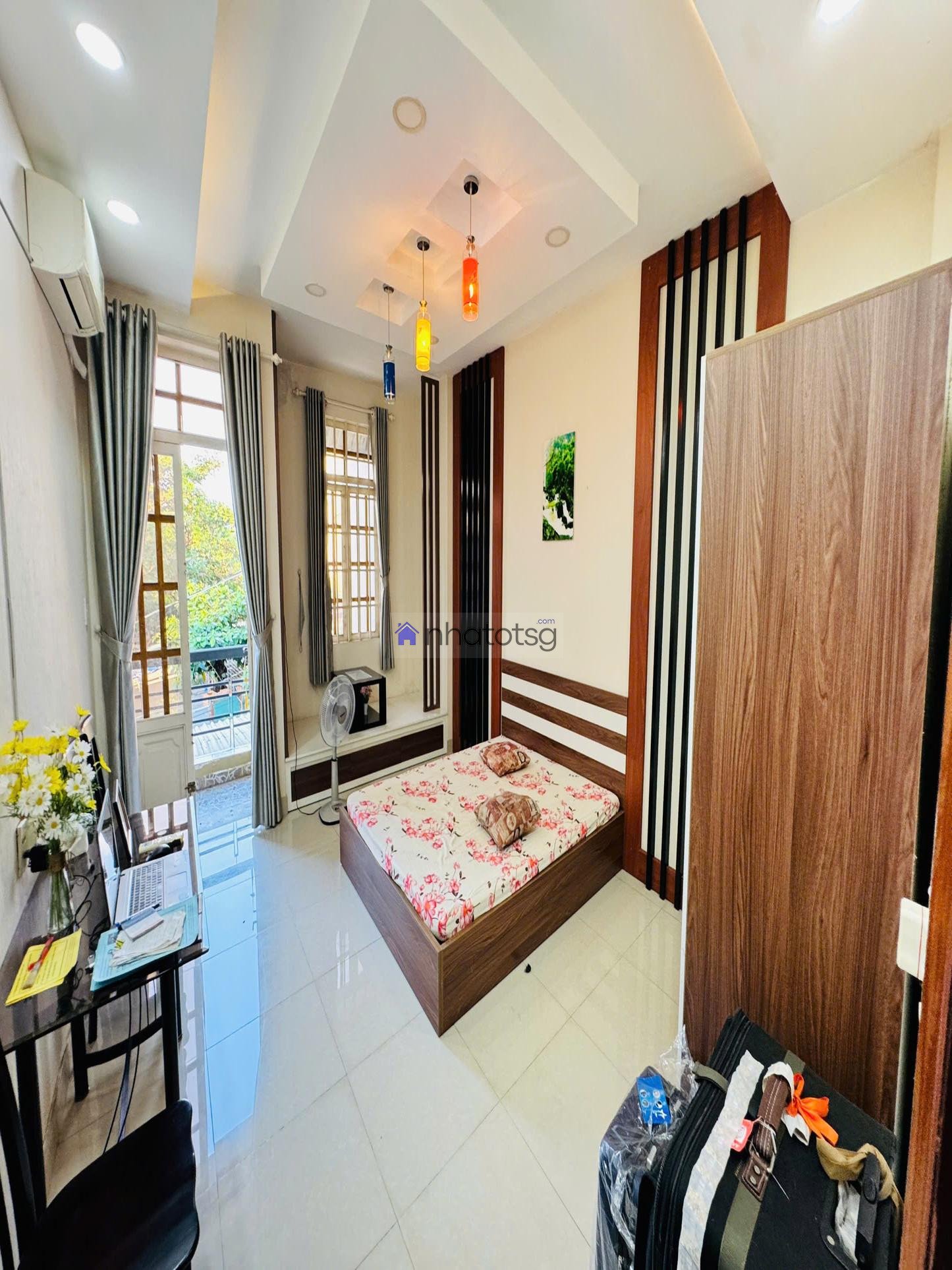 Hẻm ôtô né nhau, đậu ngày đêm thoải mái.