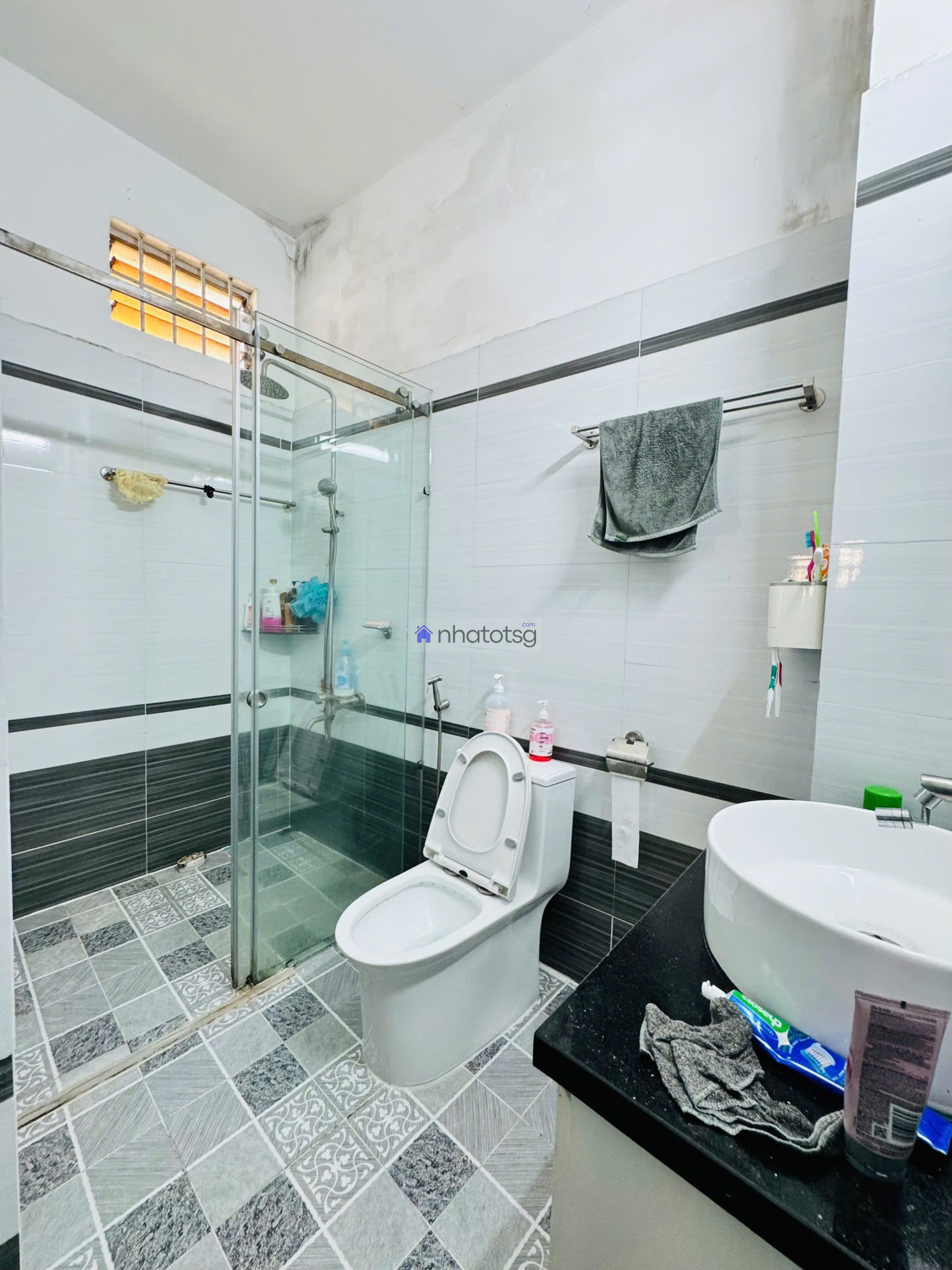 Hẻm ôtô né nhau, đậu ngày đêm thoải mái.