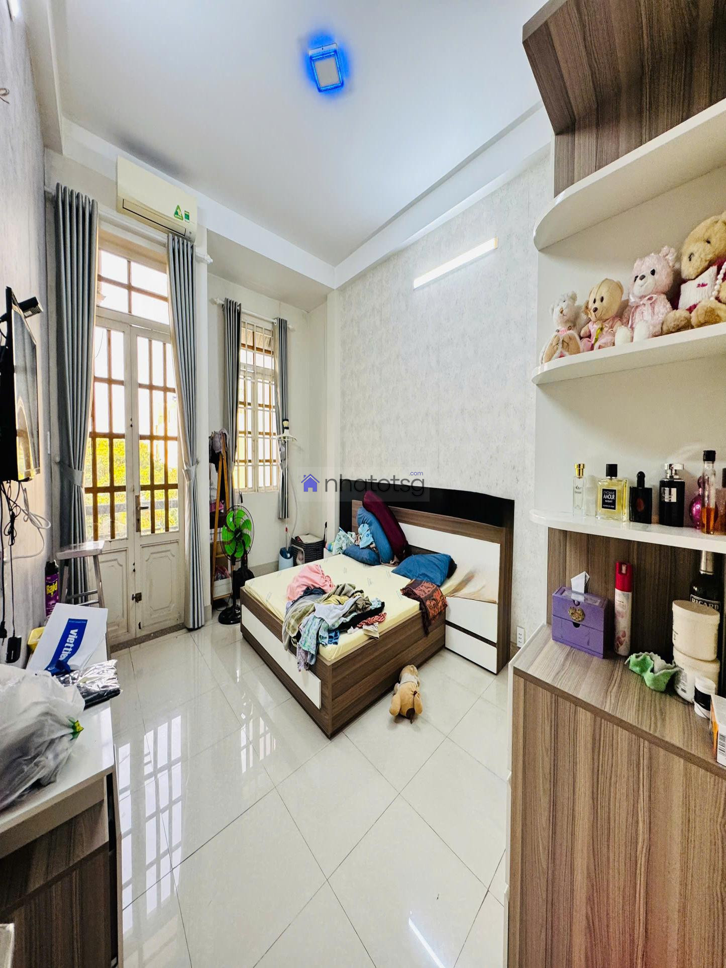 Hẻm ôtô né nhau, đậu ngày đêm thoải mái.