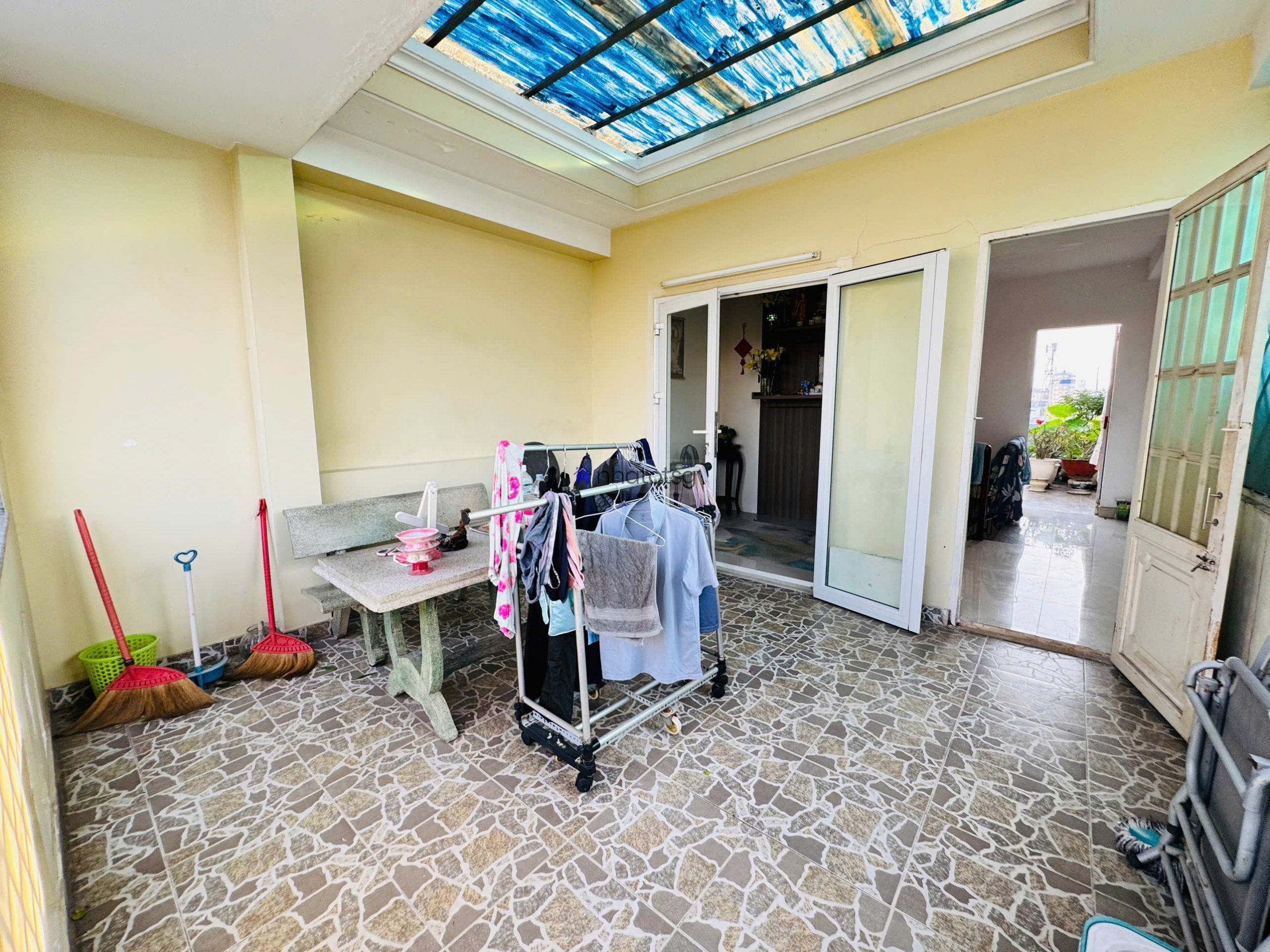 Hẻm ôtô né nhau, đậu ngày đêm thoải mái.