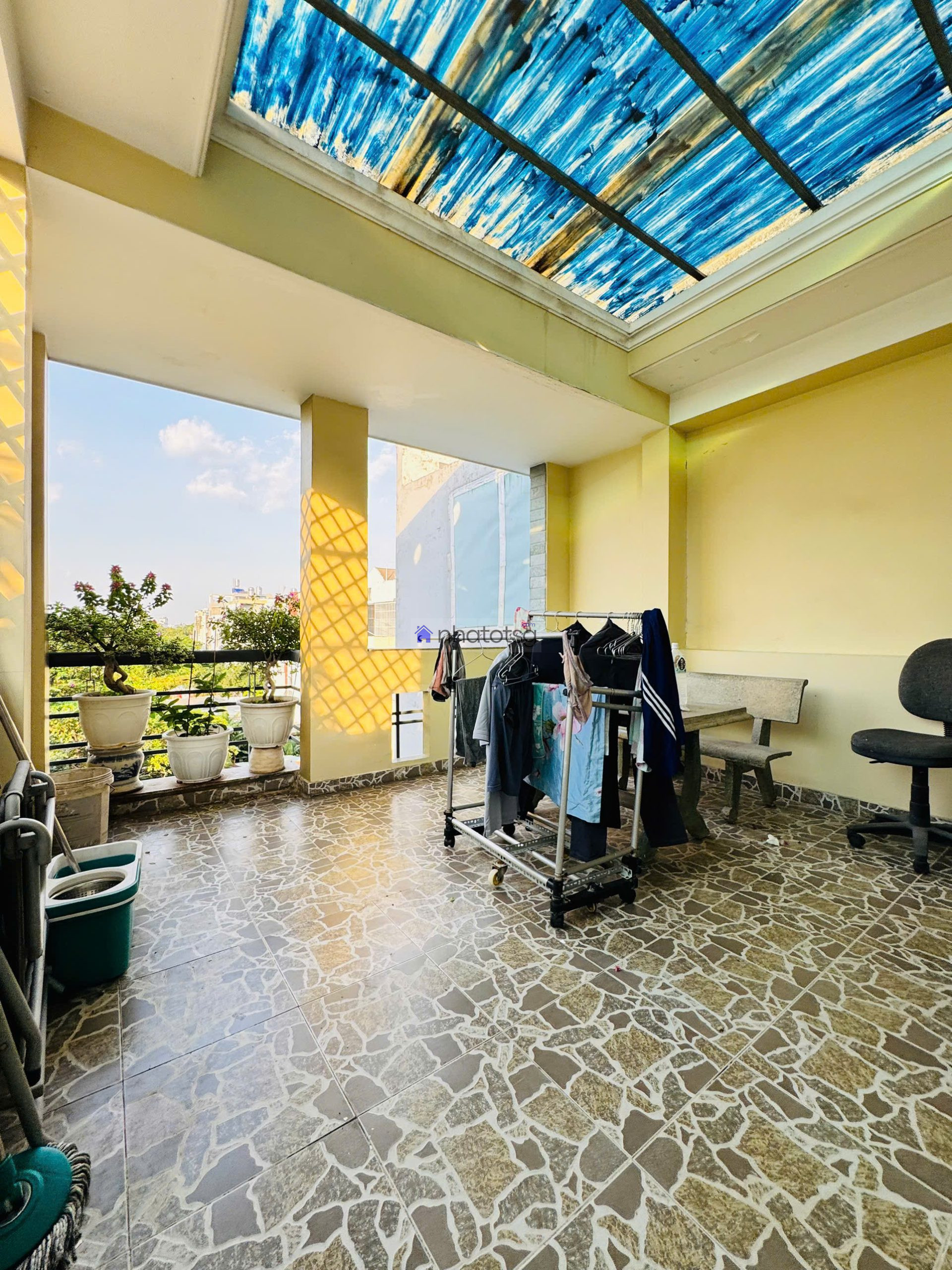 Hẻm ôtô né nhau, đậu ngày đêm thoải mái.