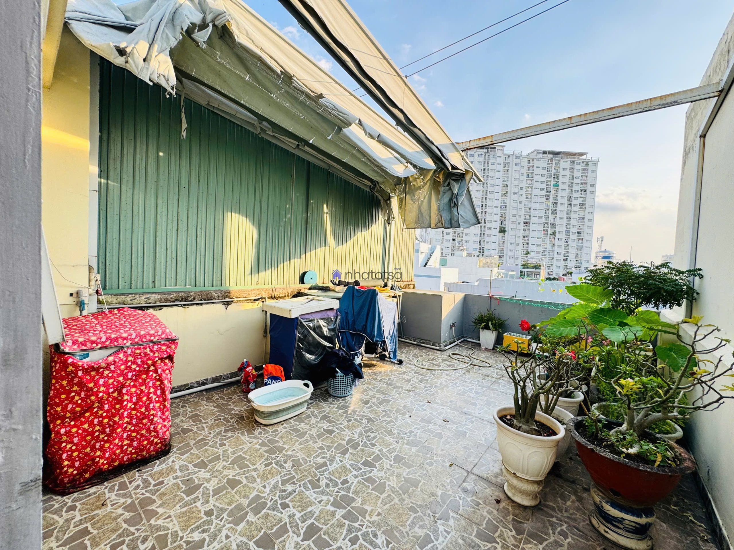 Hẻm ôtô né nhau, đậu ngày đêm thoải mái.