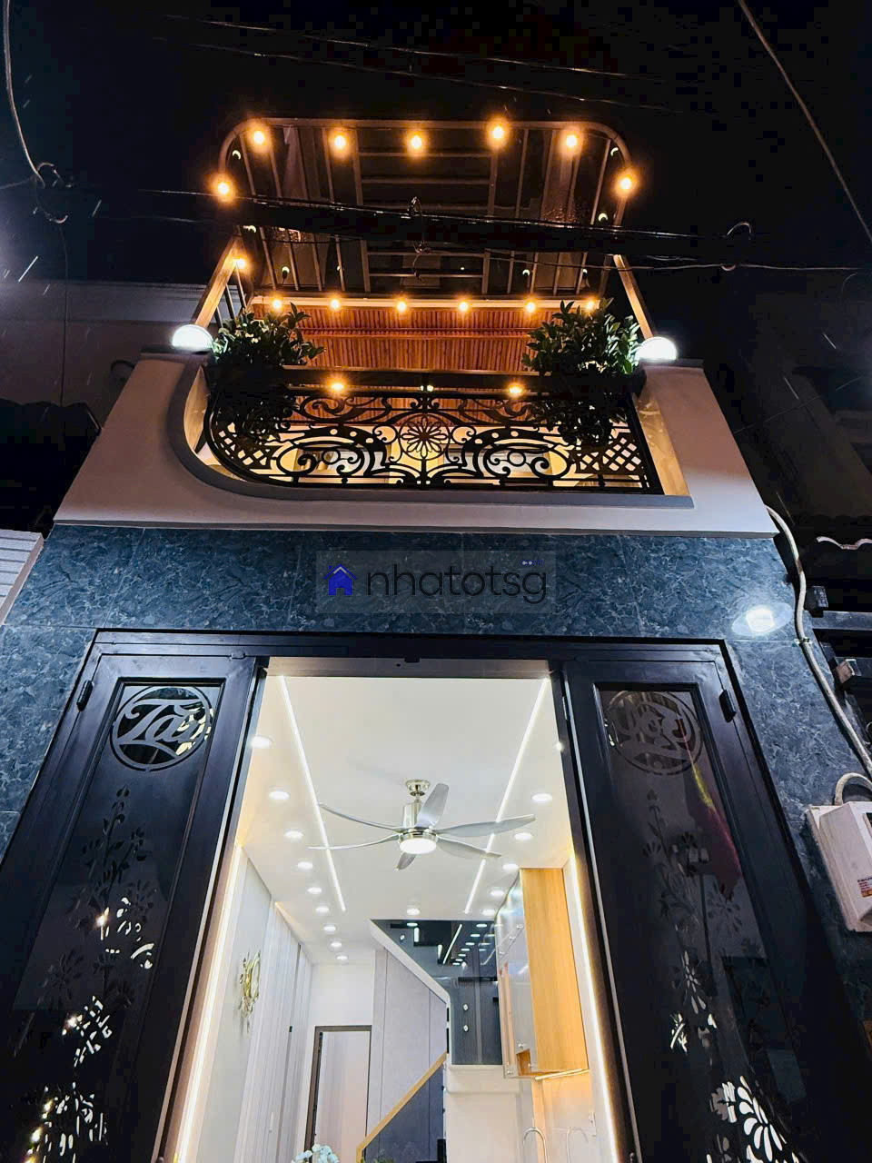 Quang Trung hẻm thông. Cách mặt tiền 20m. Khu vực an ninh, gần trường học các cấp, xung quanh tiện ích đầy đủ.