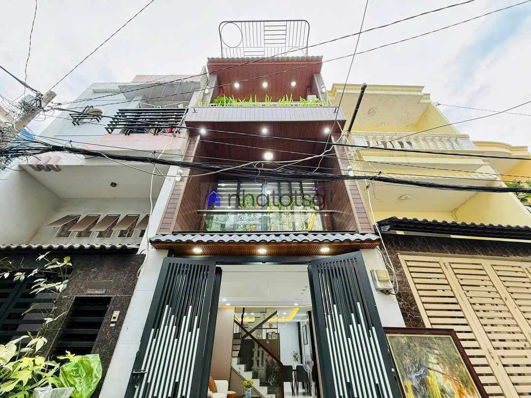 Hẻm ô tô 1 trục. Đường số 3 - CV Làng Hoa, nội thất cao cấp.