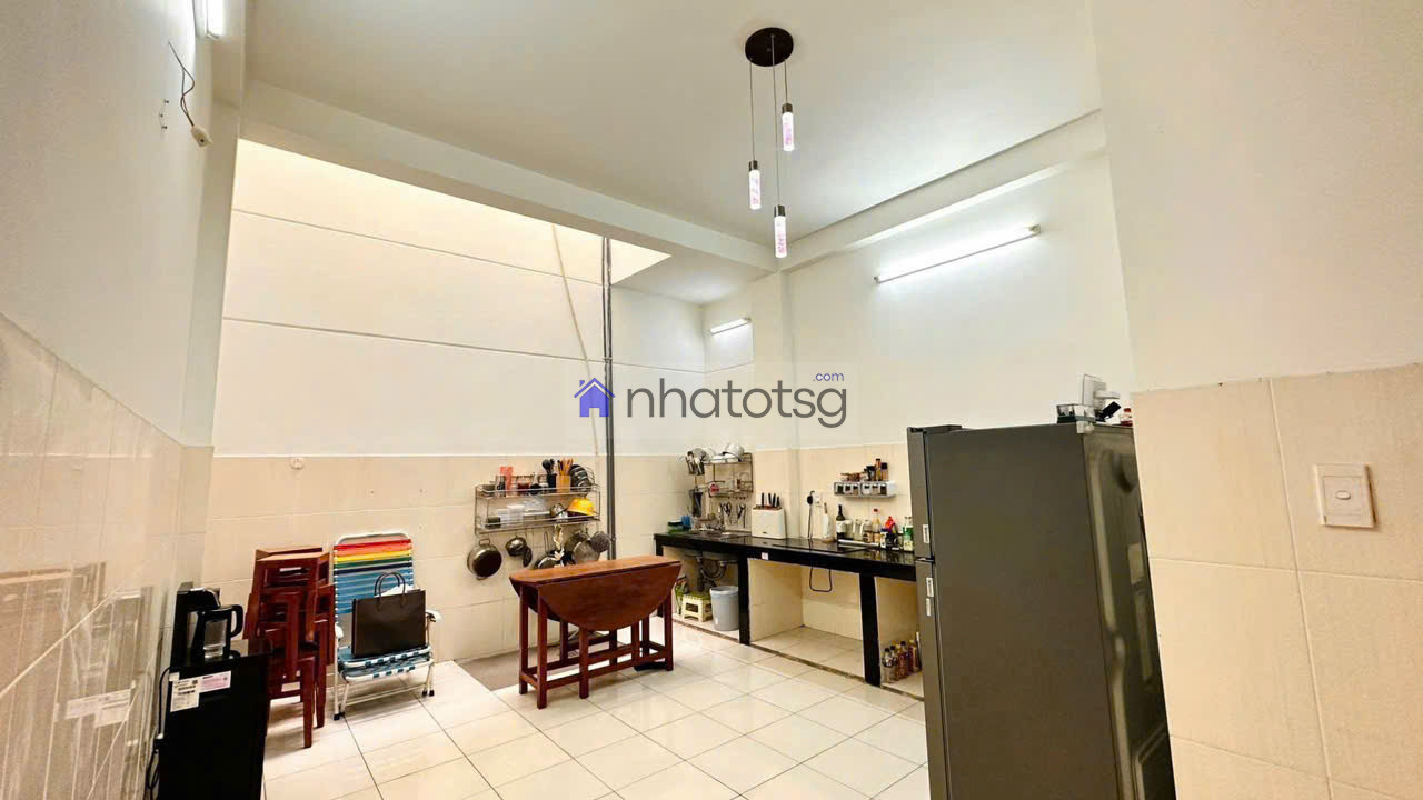 SIÊU PHẨM TRƯỜNG CHINH, BÀU CÁT NHÀ 3 LẦU. CHO THUÊ 18 TRIỆU/THÁNG.