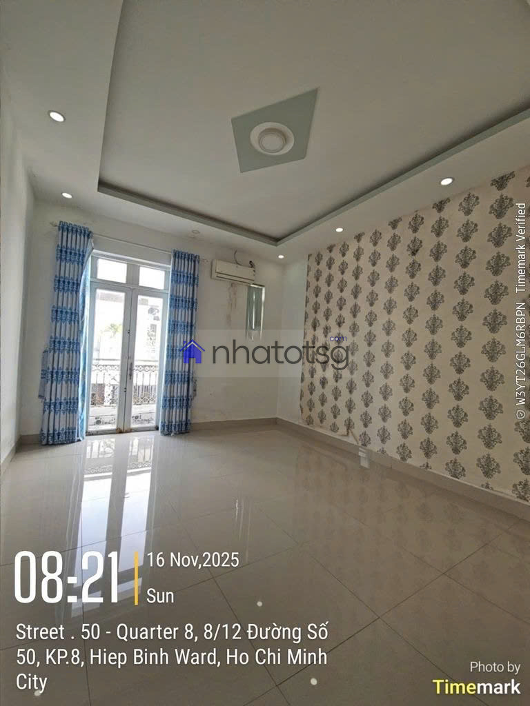 Hẻm xe hơi, gần chợ Hiệp Bình, gần bệnh viện Vạn Phúc City, gần công viên Điện Ảnh.