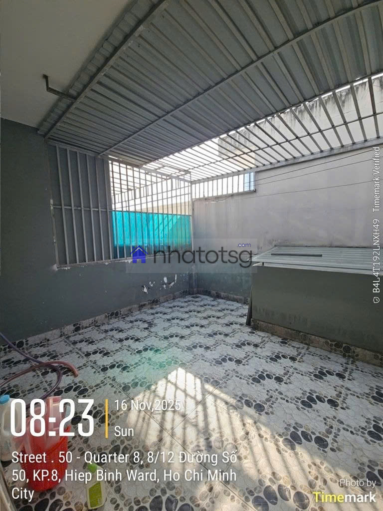 Hẻm xe hơi, gần chợ Hiệp Bình, gần bệnh viện Vạn Phúc City, gần công viên Điện Ảnh.