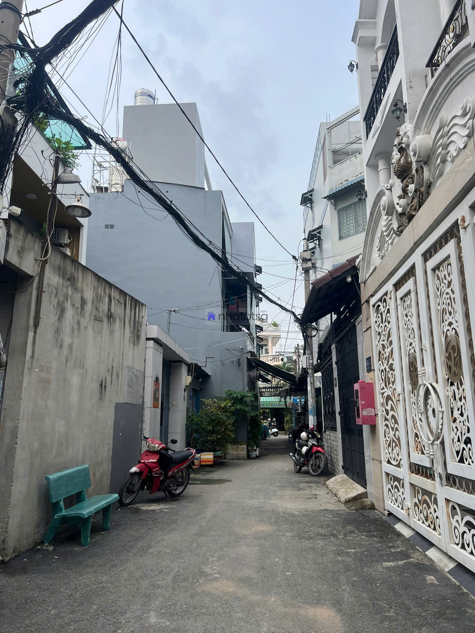 NGỘP BÁN NHANH NHÀ 3 TẦNG, Nguyễn Văn Khối. TẶNG lại hết nội thất.