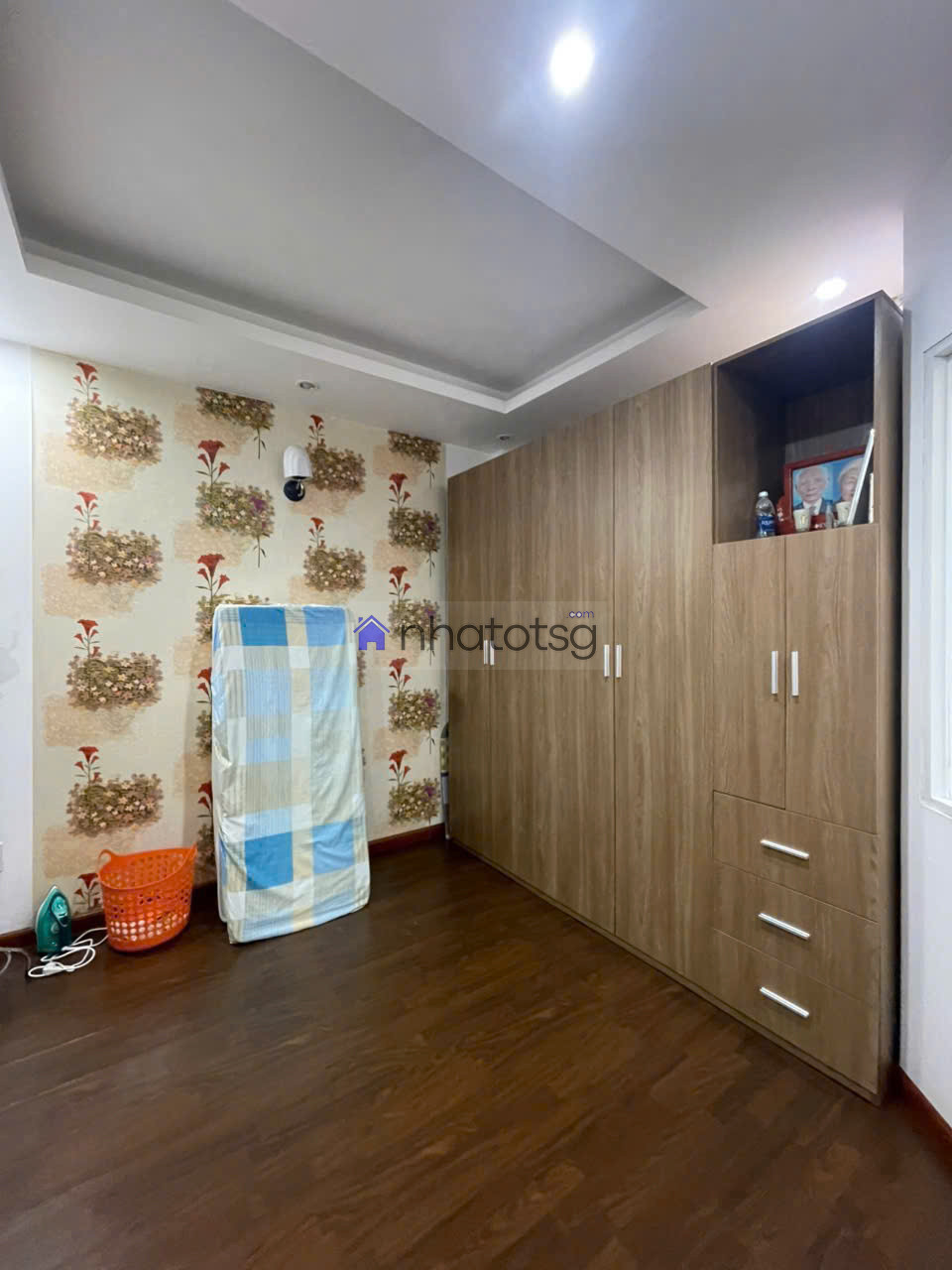 NGỘP BÁN NHANH NHÀ 3 TẦNG, Nguyễn Văn Khối. TẶNG lại hết nội thất.