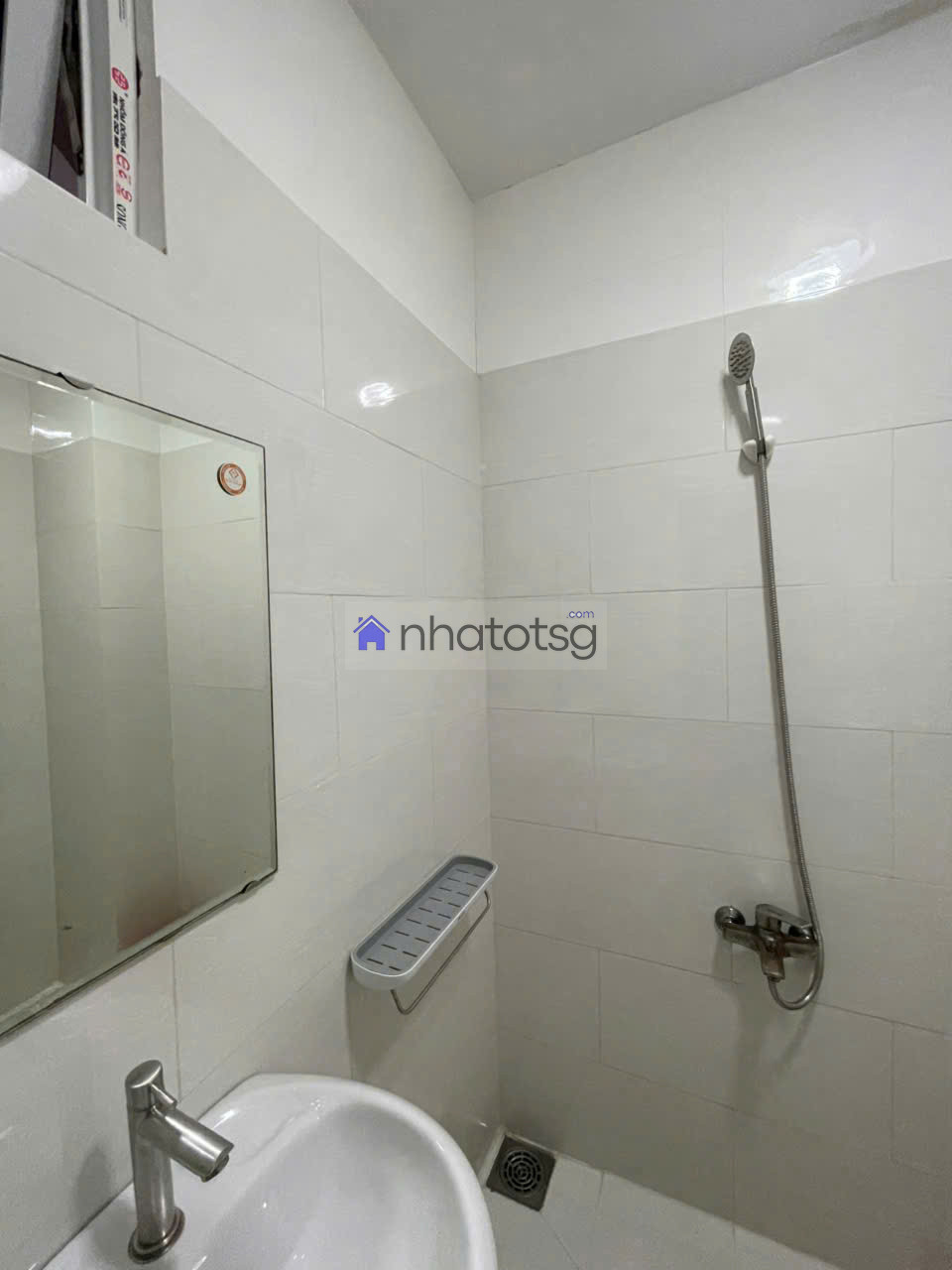 NGỘP BÁN NHANH NHÀ 3 TẦNG, Nguyễn Văn Khối. TẶNG lại hết nội thất.