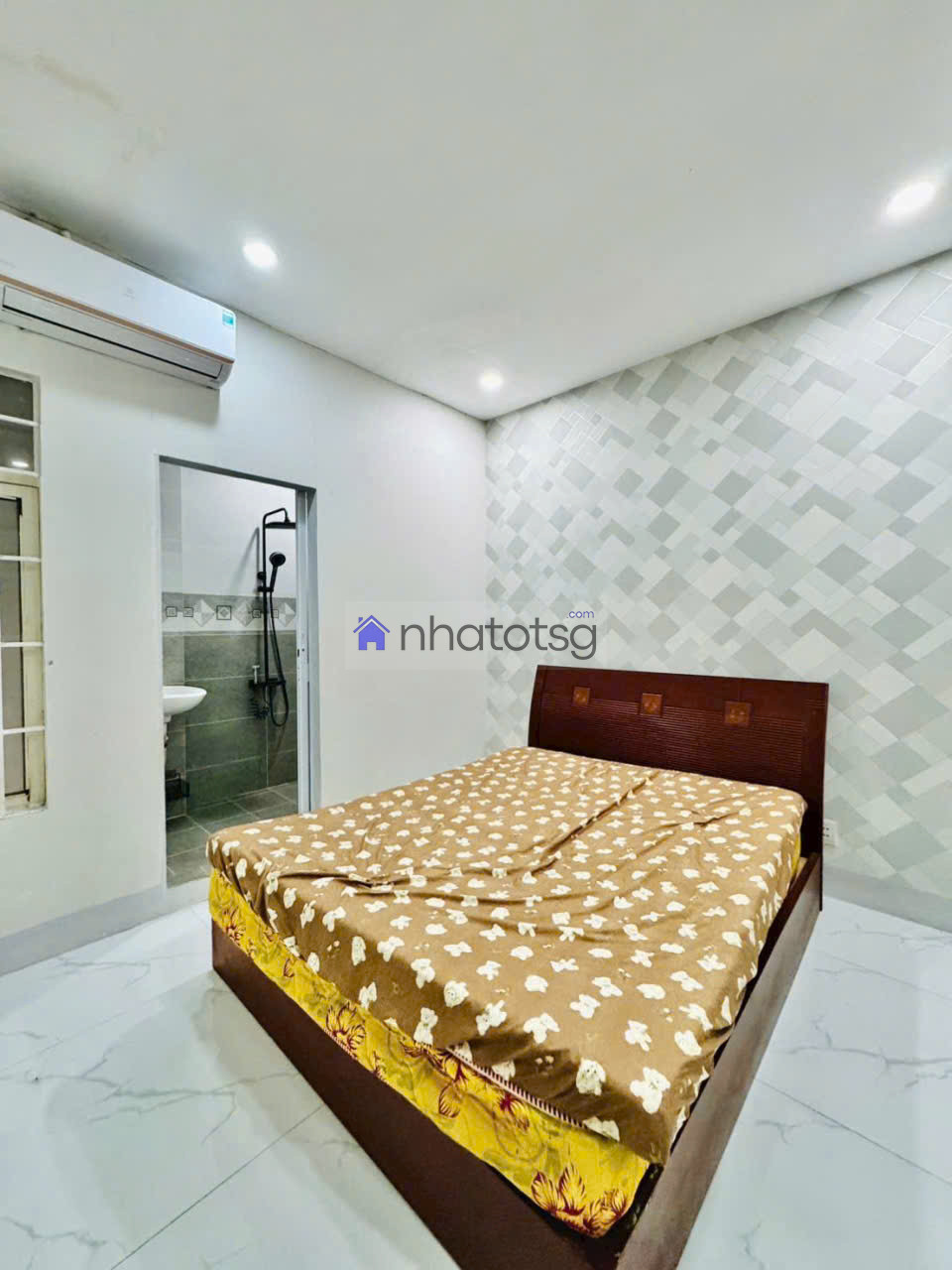 Vị trí đẹp, hoàn công đủ, nhà mới đẹp.