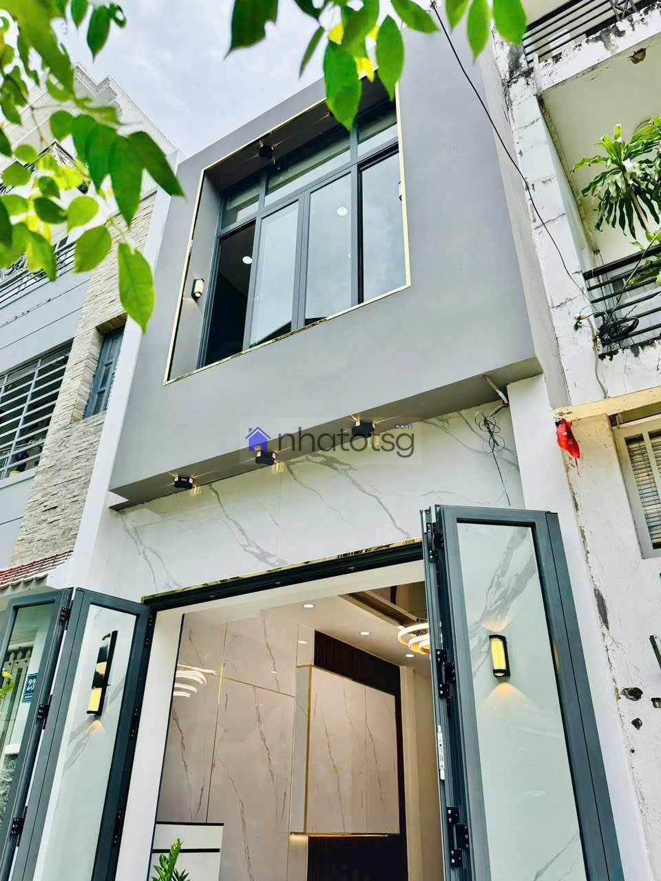 Vị trí trung tâm TPHCM cạnh sân bay Tân Sơn Nhất, gần công viên Gia Định, tiện ích không thiếu gì.