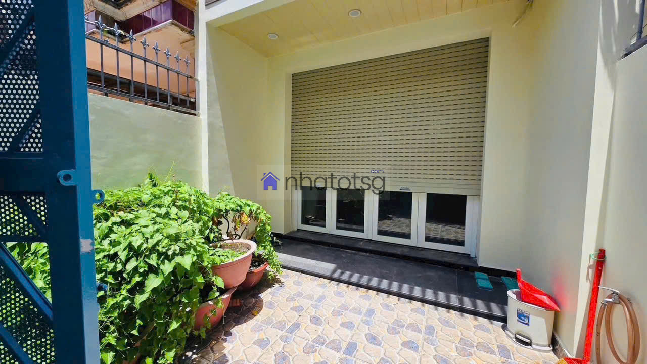 Nhà đẹp, rộng đúc 1 lầu , 2 phòng , 3wc cứng cáp. Gần Bệnh viện 175 - sân bay.