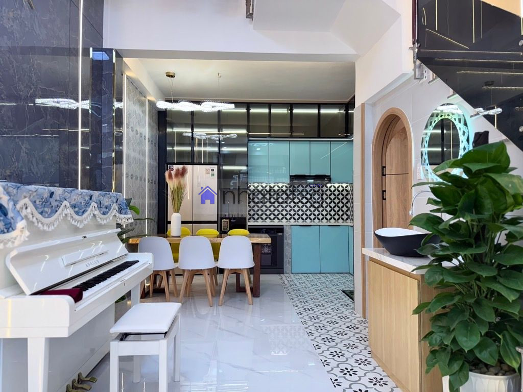 Nhà siêu đẹp, hẻm an ninh, yên tĩnh. Hàng xóm dân trí.