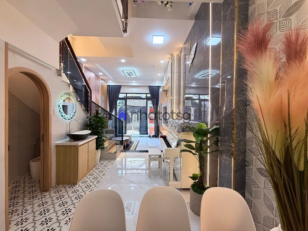 Nhà siêu đẹp, hẻm an ninh, yên tĩnh. Hàng xóm dân trí.