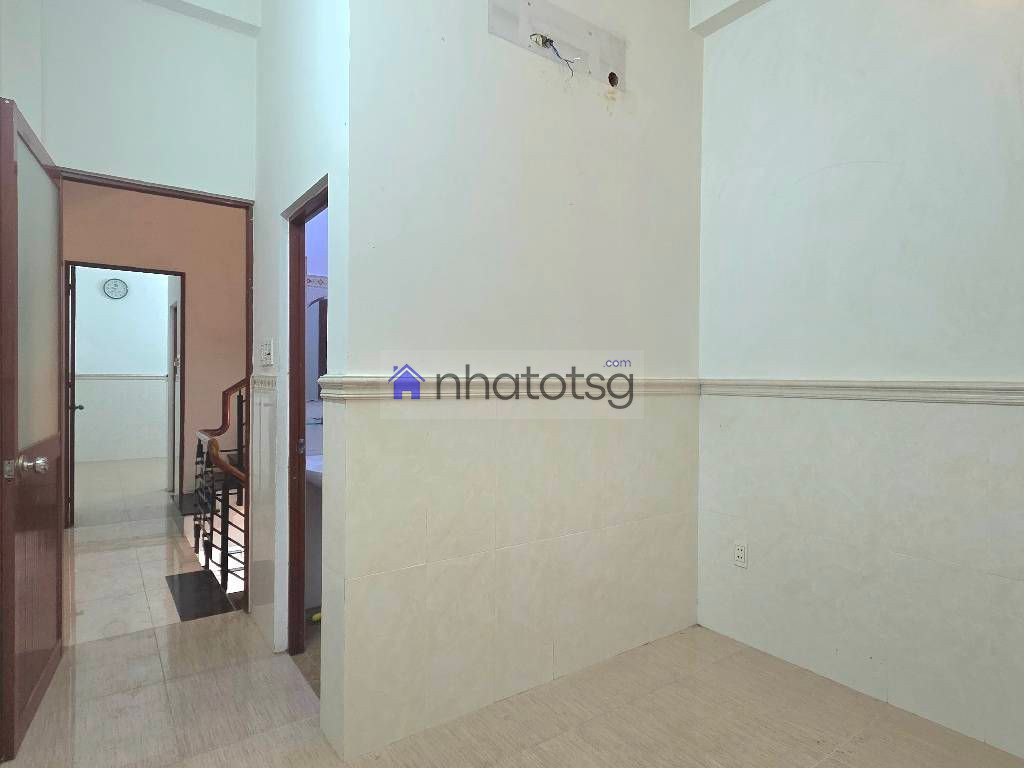 3 TẦNG BTCT - SÁT MẶT TIỀN - KHU DÂN TRÍ, KHÔNG LỘ GIỚI