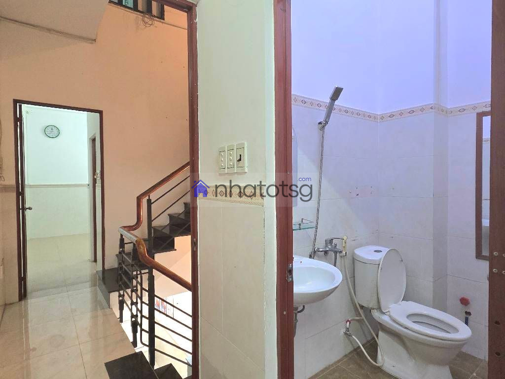 3 TẦNG BTCT - SÁT MẶT TIỀN - KHU DÂN TRÍ, KHÔNG LỘ GIỚI