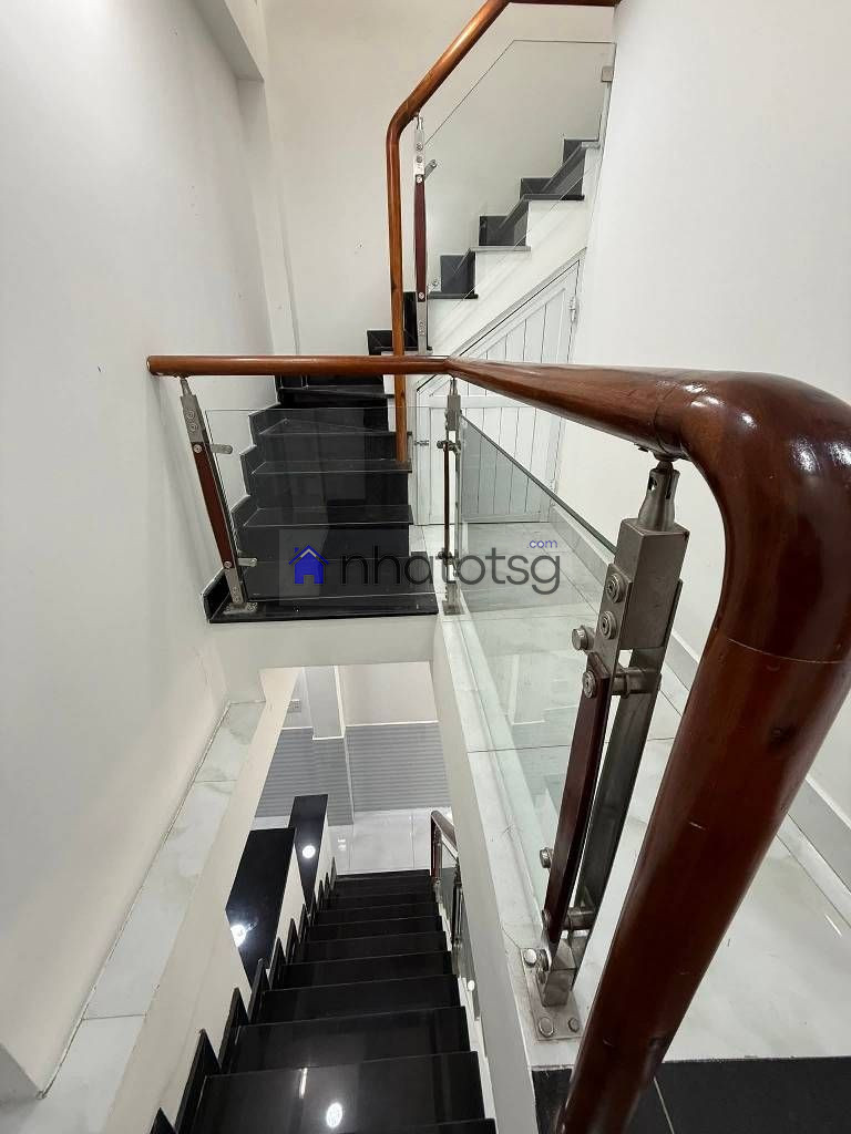 🍀 CHÀO BÁN CĂN NHÀ PHỐ NGAY CHỢ VÀ NHÀ THƠ THẠCH ĐÀ. ( ĐÃ BÁN)