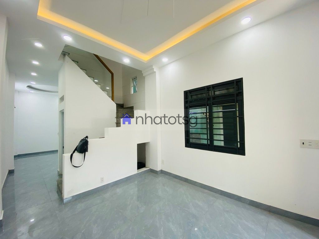 SIÊU PHẨM NHÀ MỚI ĐẸP, SÁT MT ĐƯỜNG, DỌN VÀO Ở NGAY.