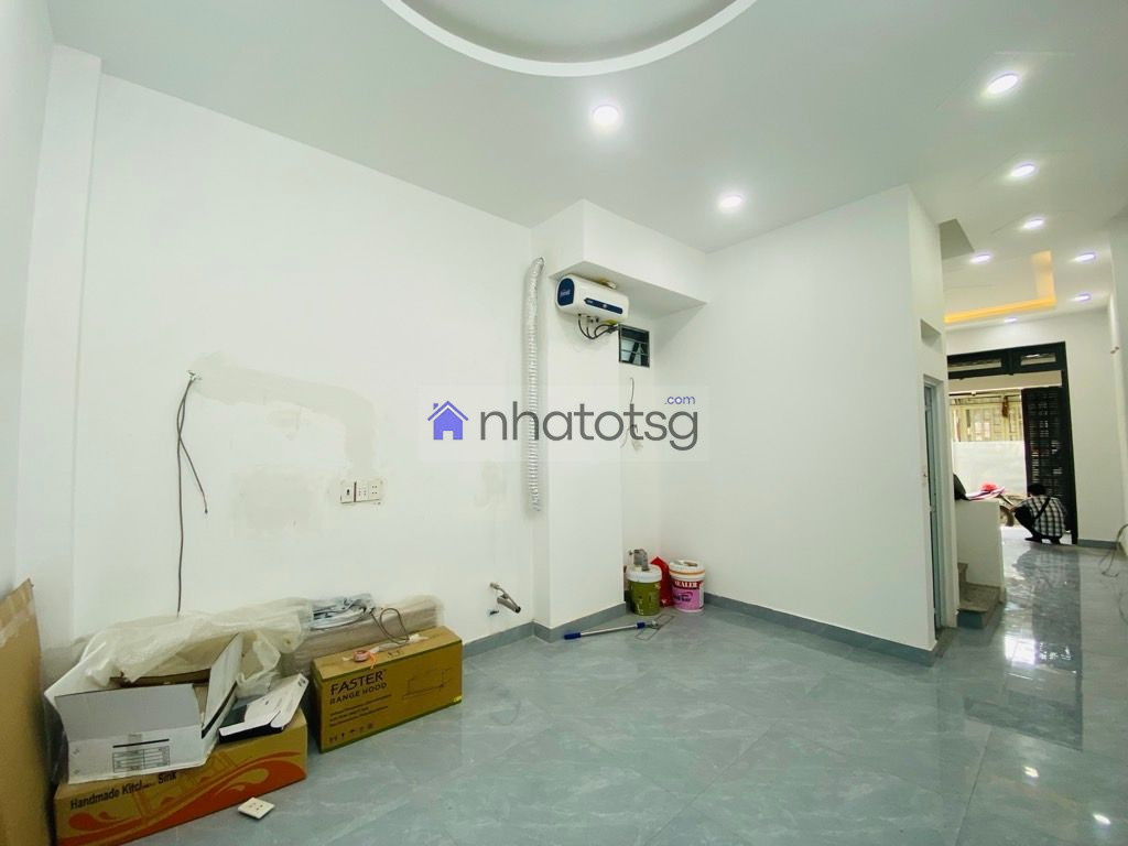 SIÊU PHẨM NHÀ MỚI ĐẸP, SÁT MT ĐƯỜNG, DỌN VÀO Ở NGAY.