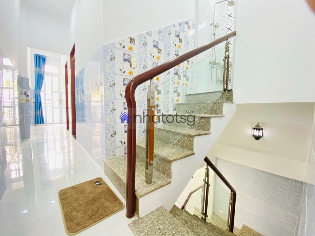 SIÊU PHẨM NHÀ ĐẸP, SÁT HẺM XE TẢI, KHU NHÀ CAO TẦNG