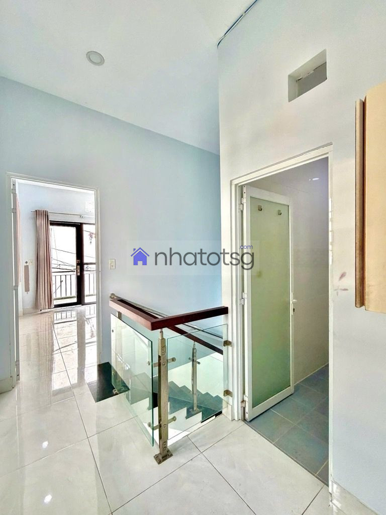 Căn góc hẻm xe hơi. Giáp Bình Thạnh & Phú Nhuận. Gần Sân Bay TSN, chợ Cây Quéo.