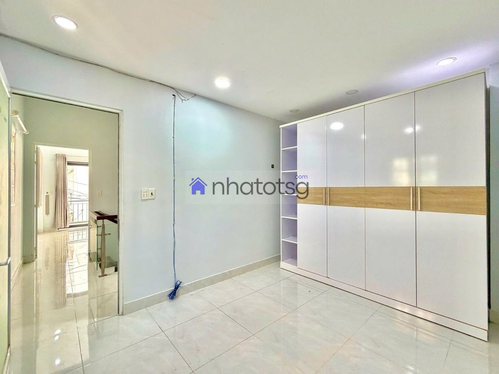 Căn góc hẻm xe hơi. Giáp Bình Thạnh & Phú Nhuận. Gần Sân Bay TSN, chợ Cây Quéo.