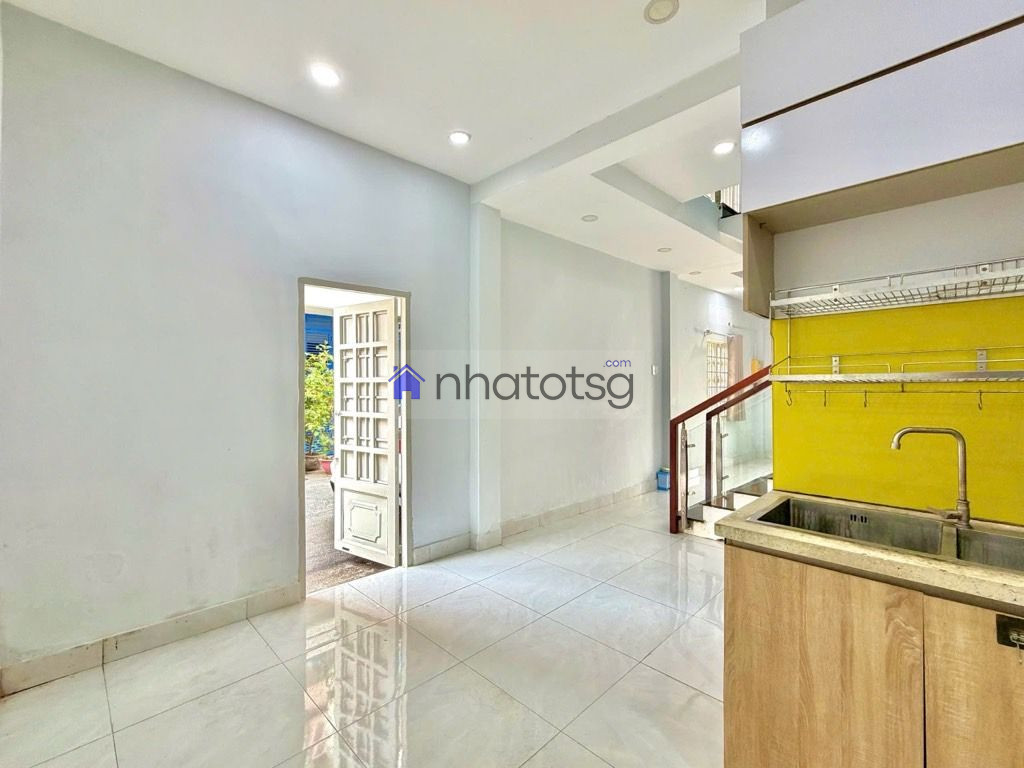 Căn góc hẻm xe hơi. Giáp Bình Thạnh & Phú Nhuận. Gần Sân Bay TSN, chợ Cây Quéo.