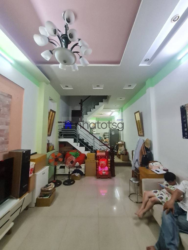 Hẻm xe hơi tránh nhau, khu vực toàn dân trí cao.