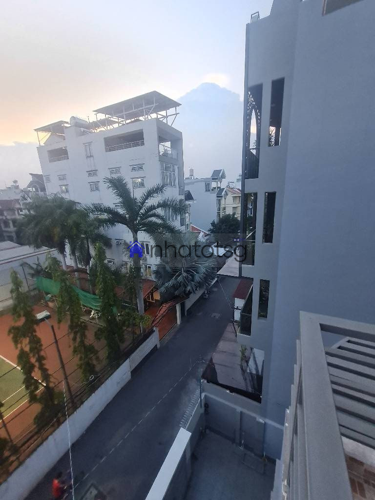 Hẻm xe hơi tránh nhau, khu vực toàn dân trí cao.