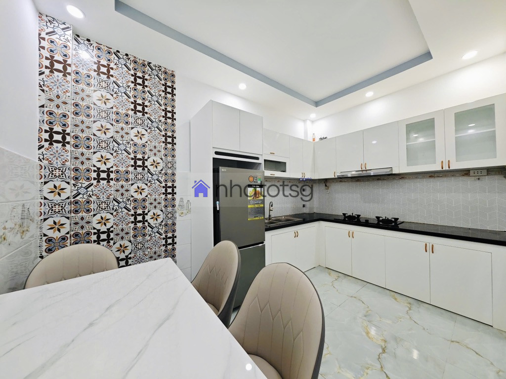 HẺM XE HƠI - GẦN KHU CITYLAND SẦM UẤT - KHU DÂN TRÍ.