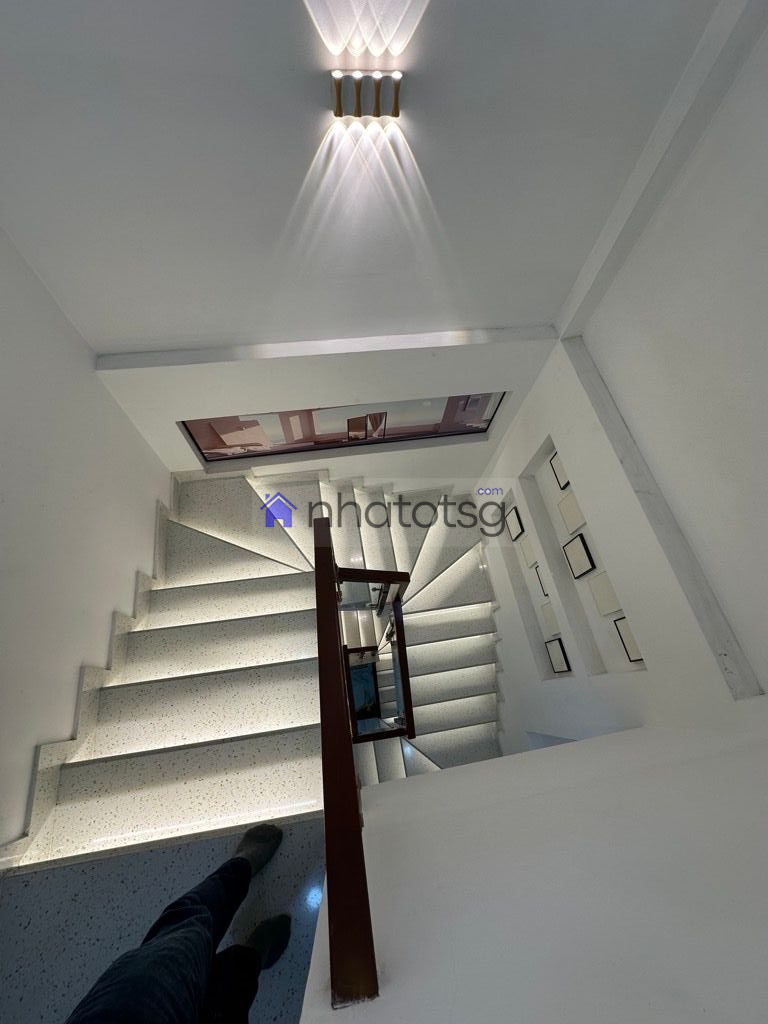 NGAY EMART PHAN HUY ÍCH - HẺM 6M THÔNG - SÁT MẶT TIỀN.