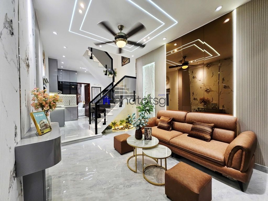 Mới xây, nội thất mới 100%. Nhà đã hoàn công sổ mới 2025.