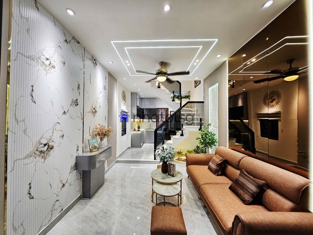 Mới xây, nội thất mới 100%. Nhà đã hoàn công sổ mới 2025.