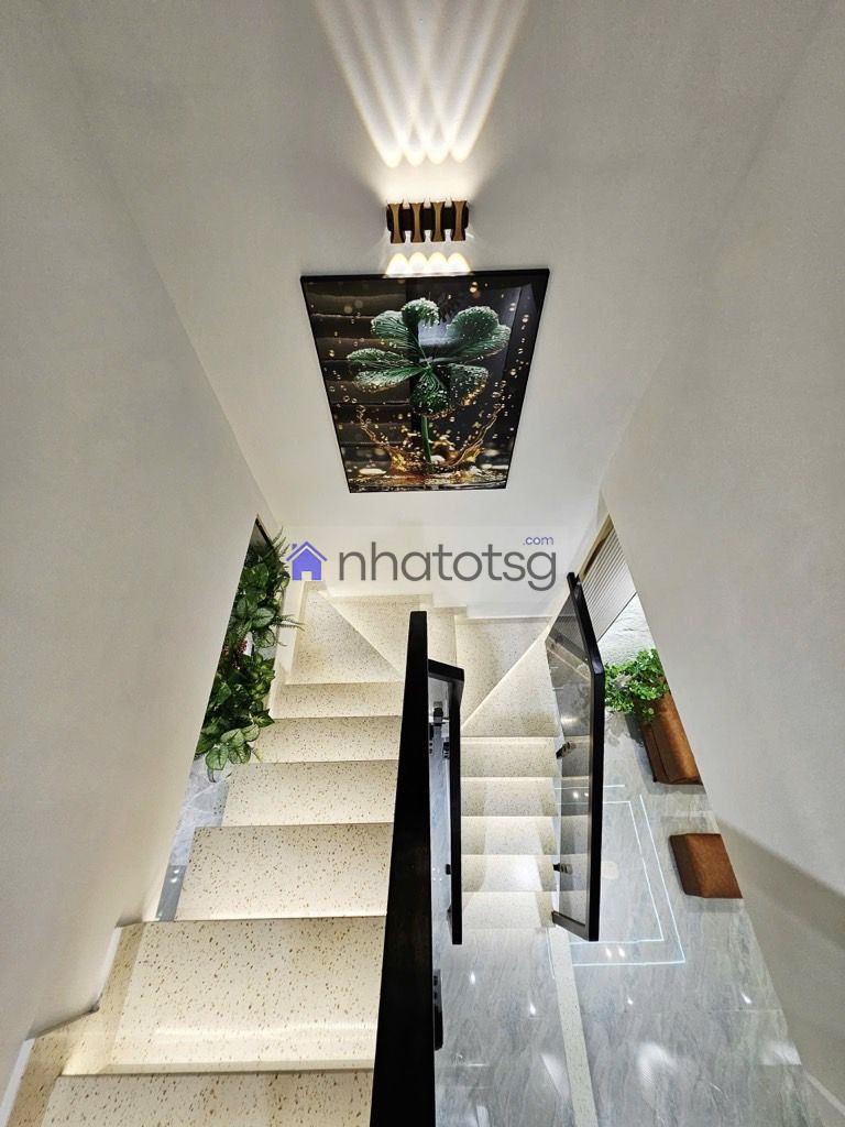 Mới xây, nội thất mới 100%. Nhà đã hoàn công sổ mới 2025.