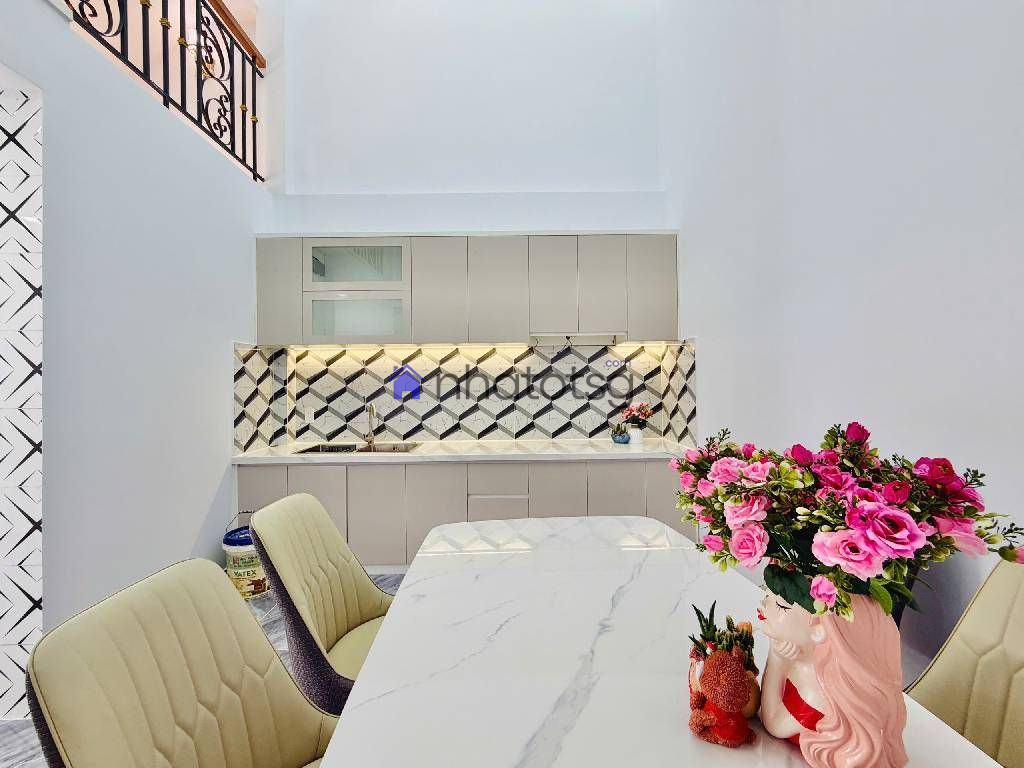 NHÀ ĐẸP ĐÓN TẾT 5 TẦNG BTCT. VỊ TRÍ TRUNG TÂM ( ĐÃ BÁN)