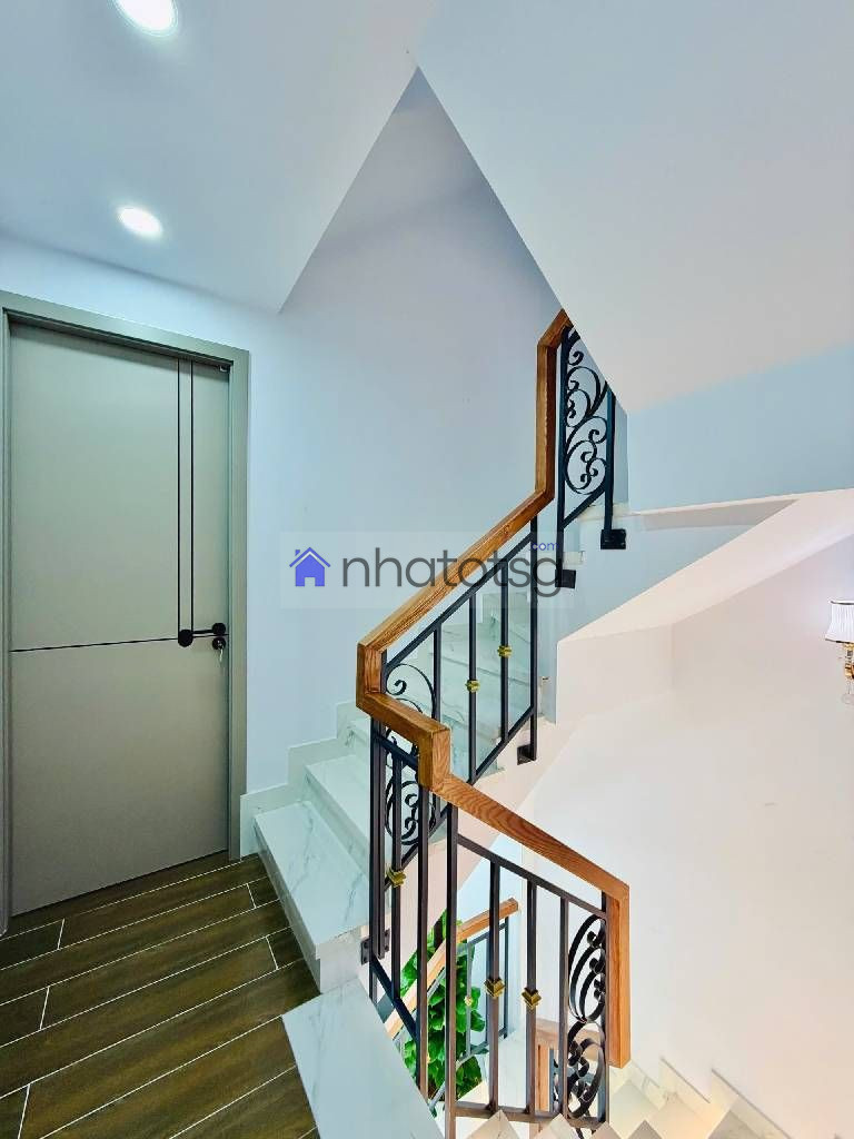 NHÀ ĐẸP ĐÓN TẾT 5 TẦNG BTCT. VỊ TRÍ TRUNG TÂM ( ĐÃ BÁN)