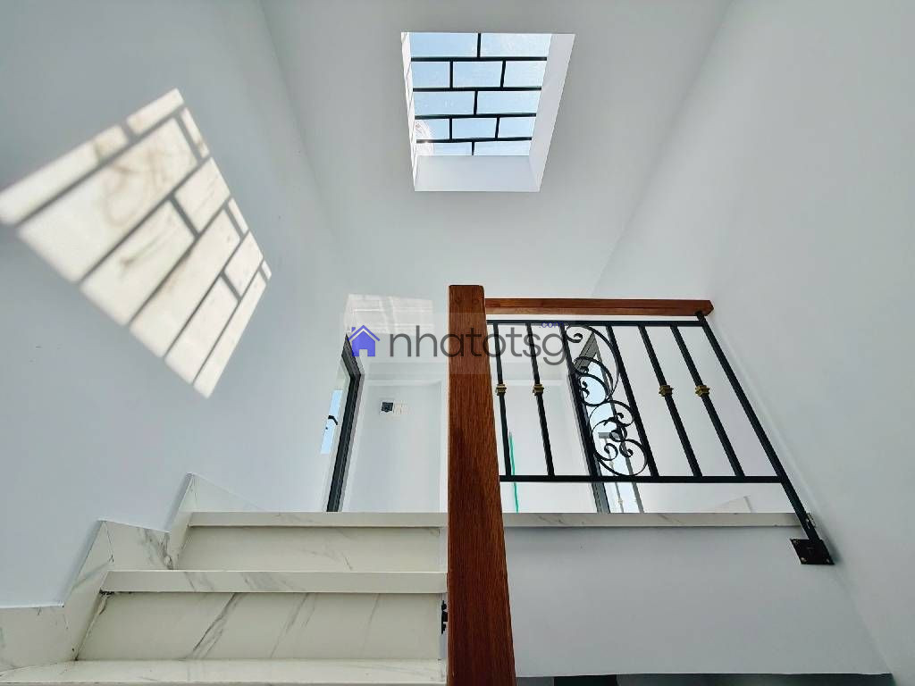 NHÀ ĐẸP ĐÓN TẾT 5 TẦNG BTCT. VỊ TRÍ TRUNG TÂM ( ĐÃ BÁN)