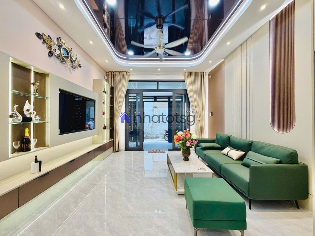 Hẻm an ninh, dân trí, hoàn công đủ. Tặng full nội thất xịn.