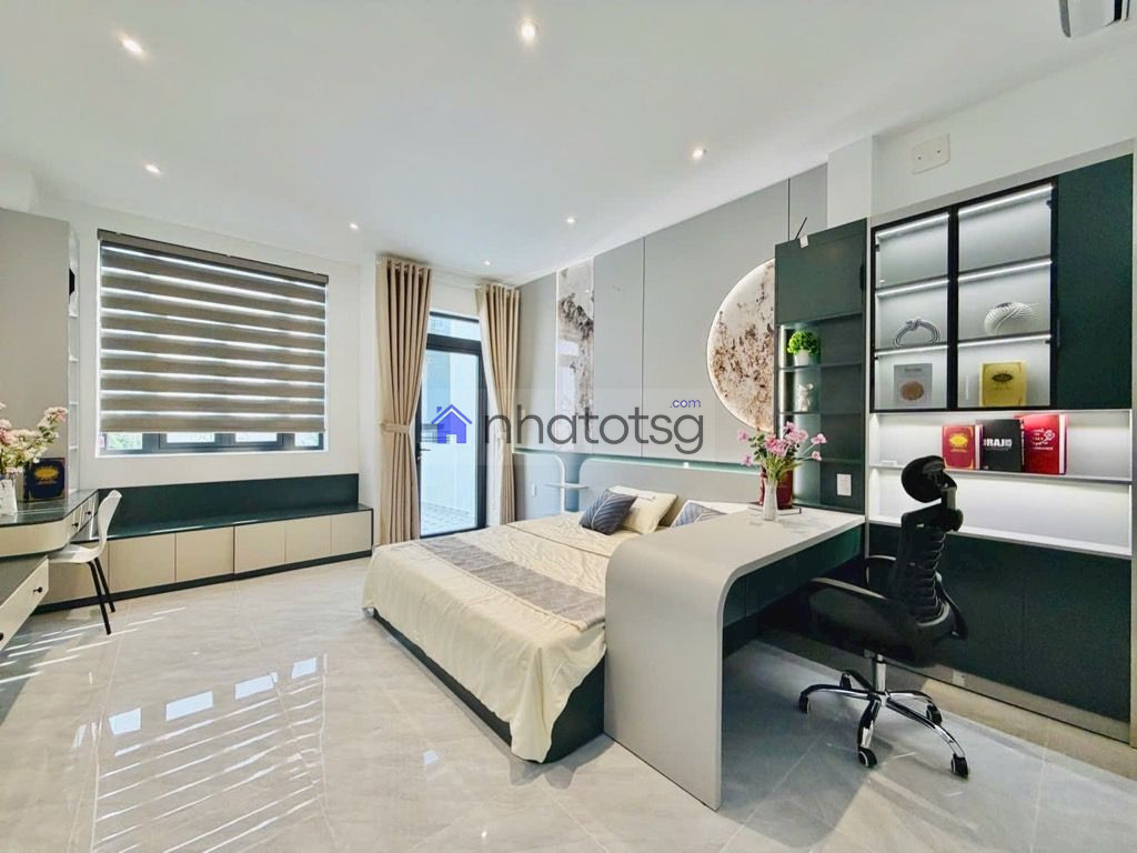 Hẻm an ninh, dân trí, hoàn công đủ. Tặng full nội thất xịn.