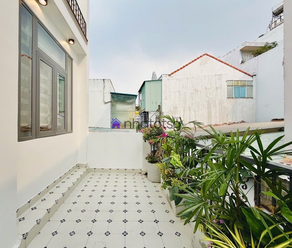 Hẻm an ninh, dân trí, hoàn công đủ. Tặng full nội thất xịn.