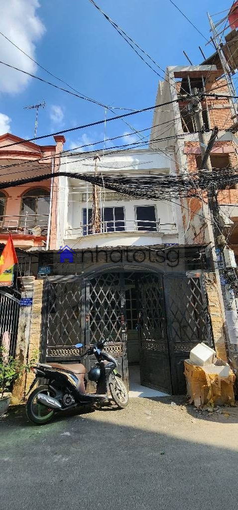 NHÀ VUÔNG, THÔNG SỐ ĐẸP, HẺM ĐẸP, THÔNG, SÁT MẶT TIỀN, GẦN ỦY BAN, GẦN CÔNG VIÊN LÀNG HOA.( ĐÃ BÁN)