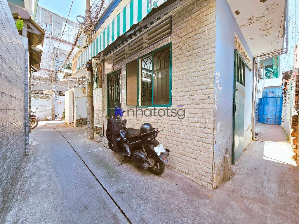 NGAY CHUNG CƯ HÀ ĐÔ - GIÁP SÂN BAY. SỔ VUÔNG ĐẸP, HOÀN CÔNG ĐẦY ĐỦ.