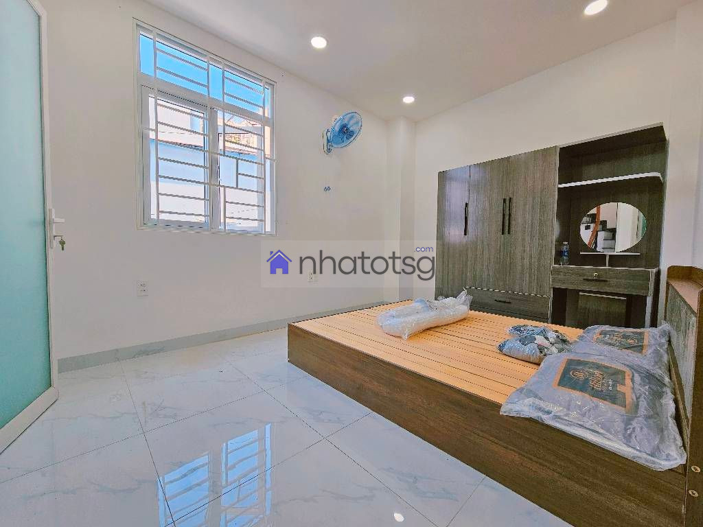 NGAY CHUNG CƯ HÀ ĐÔ - GIÁP SÂN BAY. SỔ VUÔNG ĐẸP, HOÀN CÔNG ĐẦY ĐỦ.