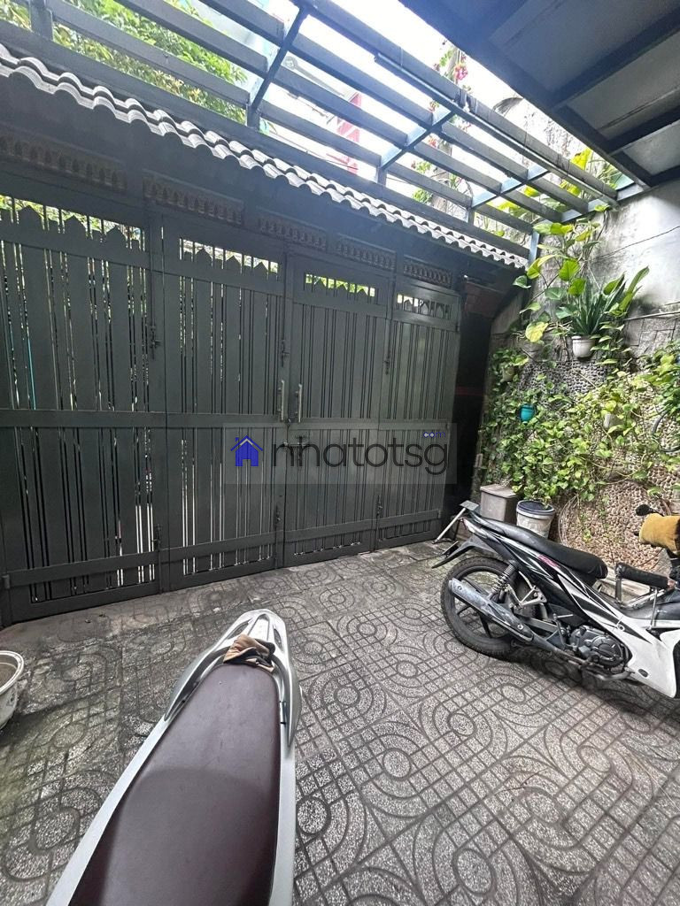 HẺM NHỰA THẲNG TRỤC XE HƠI 4 CHỖ ĐỖ GẦN NHÀ. KHU DÂN CƯ AN NINH, HẺM SẠCH SẼ.