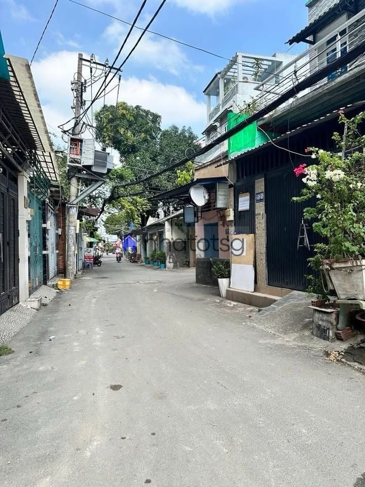 HẺM NHỰA THẲNG TRỤC XE HƠI 4 CHỖ ĐỖ GẦN NHÀ. KHU DÂN CƯ AN NINH, HẺM SẠCH SẼ.