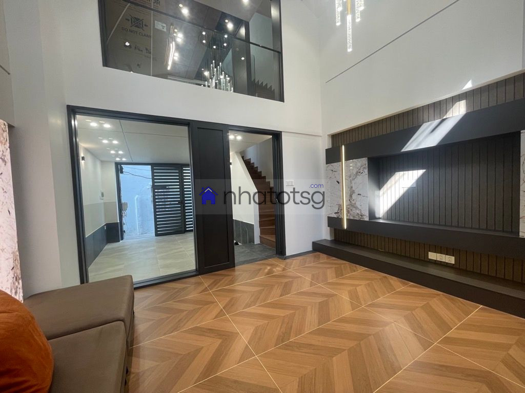 SIÊU PHẨM ĐẸP NHƯ TRANH - 4 TẦNG MỚI CỨNG. ÔTÔ ĐỖ CỬA. NGAY CV LÀNG HOA.