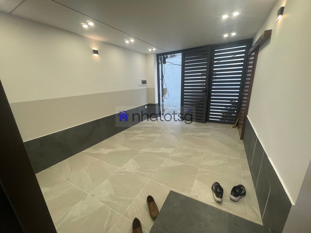 SIÊU PHẨM ĐẸP NHƯ TRANH - 4 TẦNG MỚI CỨNG. ÔTÔ ĐỖ CỬA. NGAY CV LÀNG HOA.