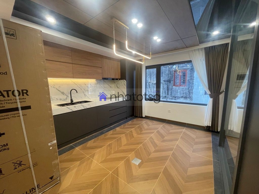 SIÊU PHẨM ĐẸP NHƯ TRANH - 4 TẦNG MỚI CỨNG. ÔTÔ ĐỖ CỬA. NGAY CV LÀNG HOA.