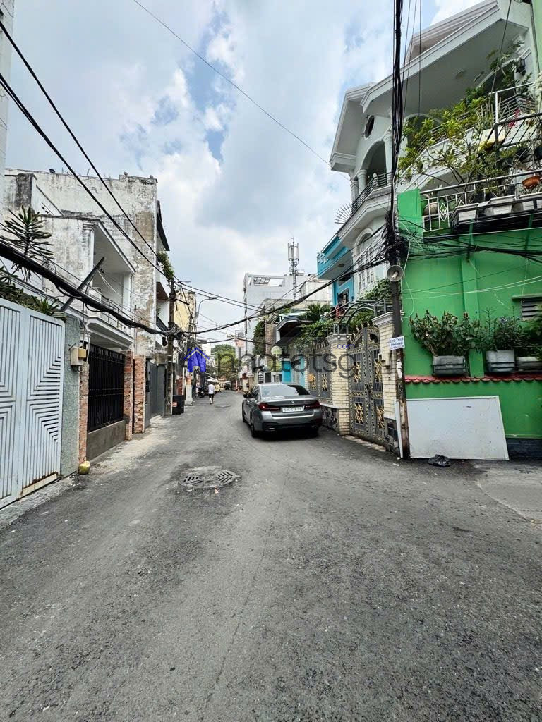Hẻm xe hơi 4 chỗ vào tận nhà - Khu an ninh dân trí cao, đối diện UBND Gò Vấp.
